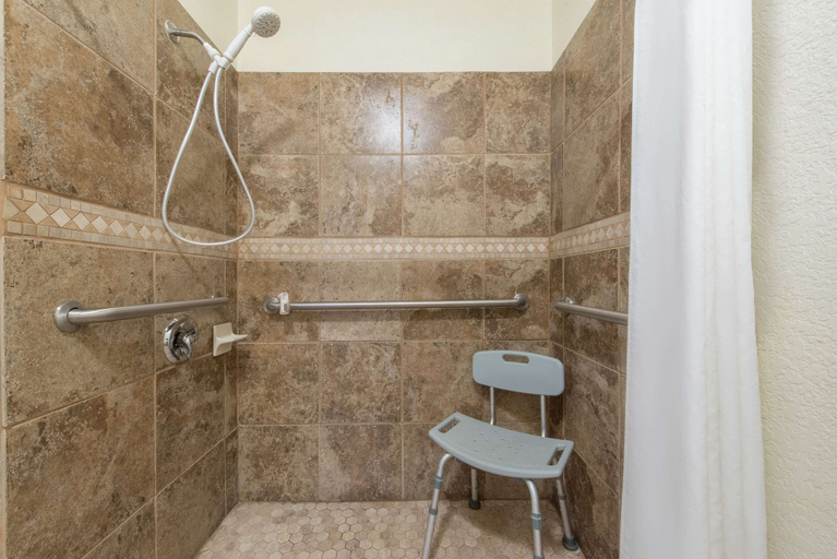 Bathroom 4, Super 8 by Wyndham Abilene South, Taylor