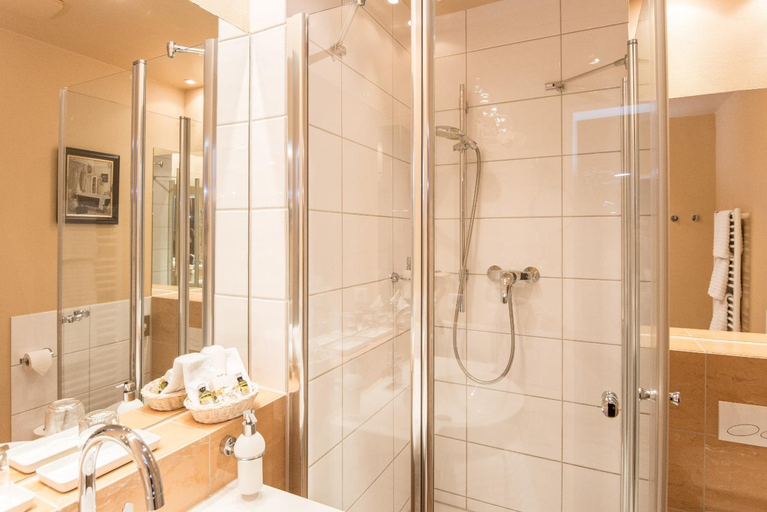 Bathroom 4, Hotel City House, Hamburg