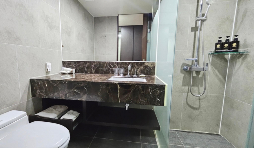 Bathroom 5, Air City Hotel Corp, Jeju