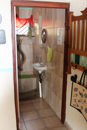 Bathroom 4, Ann's Lodge and Camping, Kamanjab