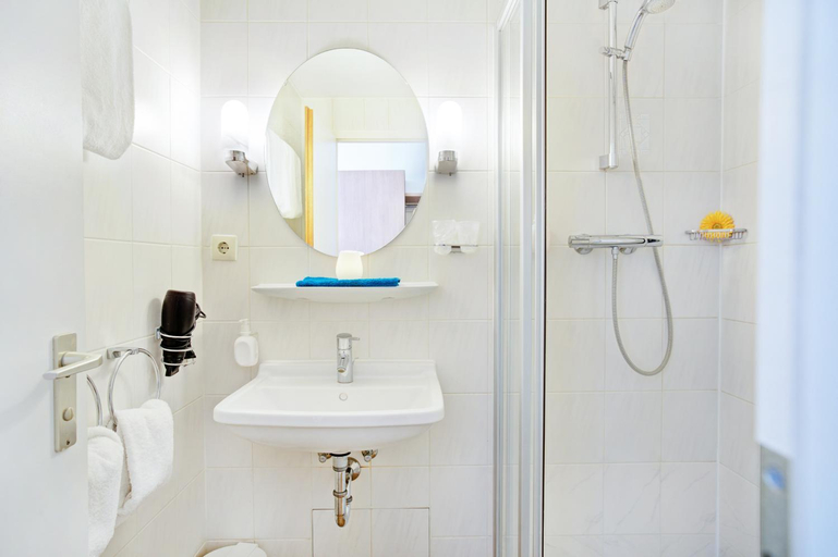 Bathroom 4, Hotel Ambassador, Karlsruhe