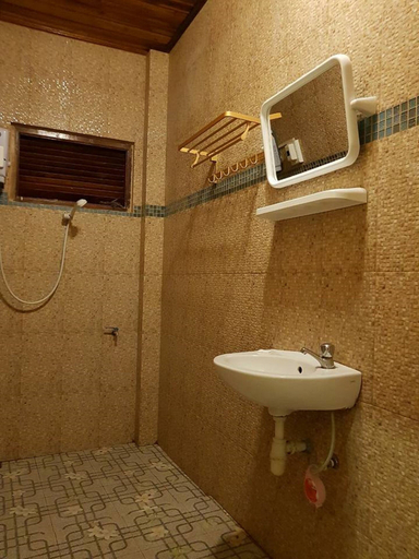Bathroom 4, Nittaya Guesthouse, Luang Prabang