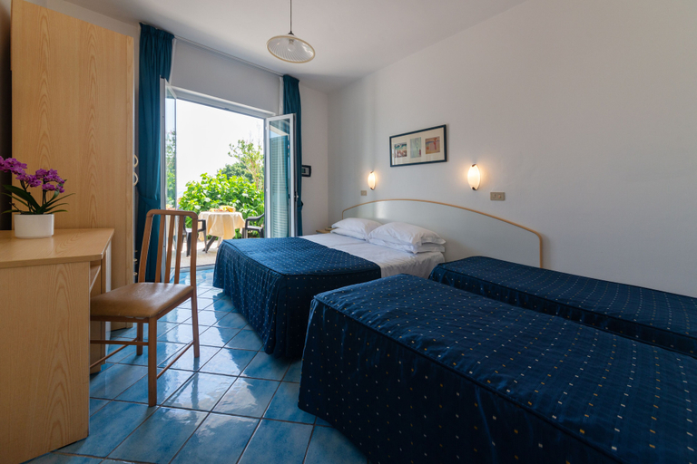 Bedroom 3, Hotel Villa Ireos, Napoli