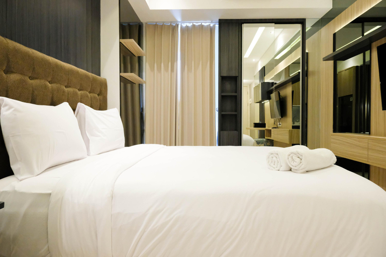 Others 3, Warm Studio with Access to Mall at Supermall Mansion Apartment By Travelio, Surabaya