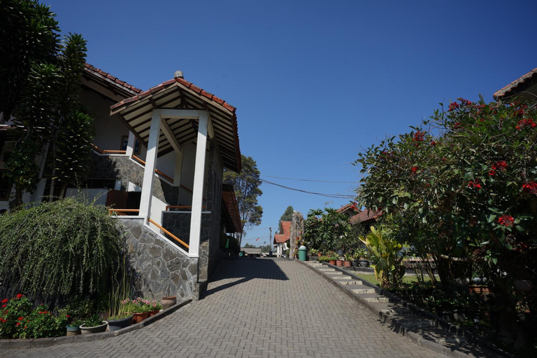 Exterior & Views 16