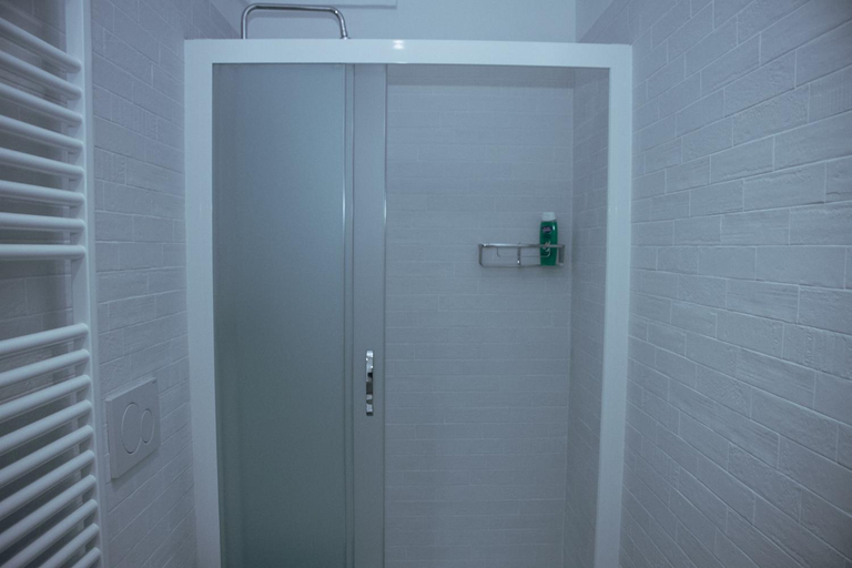 Bathroom 3, Vico sferracavalli, Lecce