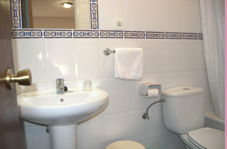 Bathroom 2, Hostal Liebana, Cantabria