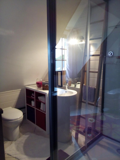 Bathroom 3, maison du Herisson, Aisne