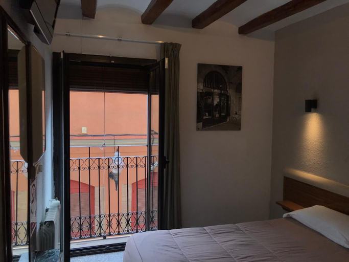 Others 5, Hostal Radio, Barcelona
