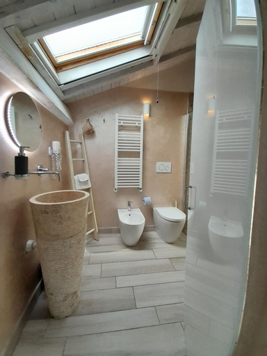 Bedroom 2, AMA AFFITTACAMERE, Savona