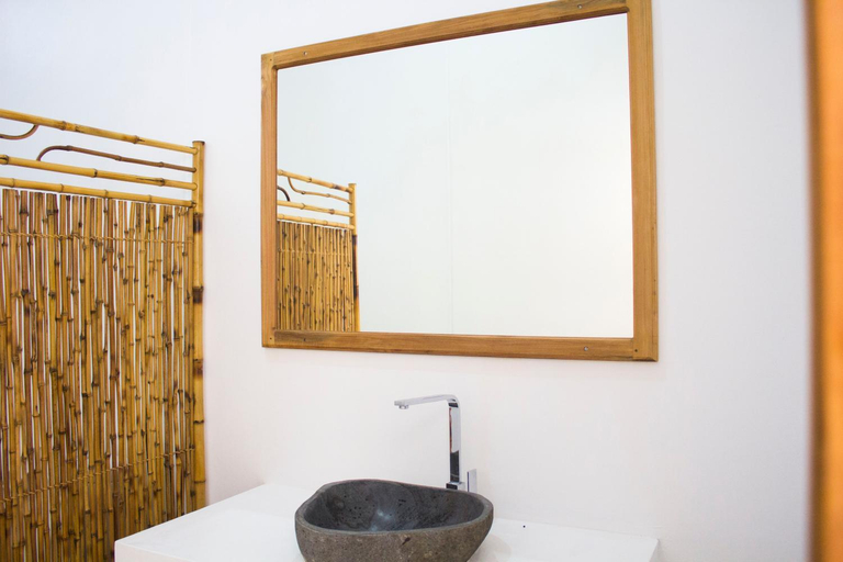 Bathroom 3, Watukarung Prapto Homestay, Pacitan
