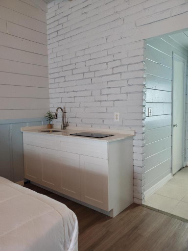 Bathroom 3, Hollywood Gardens Inn & Suites, Broward