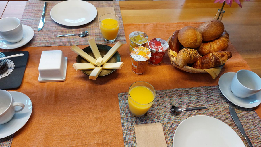 Food & Drinks 1, BnB Elsenerhaus, Glarus