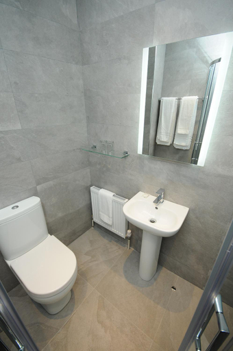 Bathroom 4, Lodge at The Old Barracks