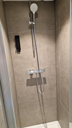 Bathroom 3, Happiness, West-Vlaanderen