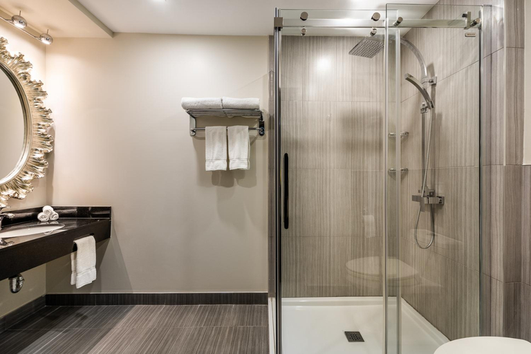 Bathroom 5, Empire Suites, Montréal