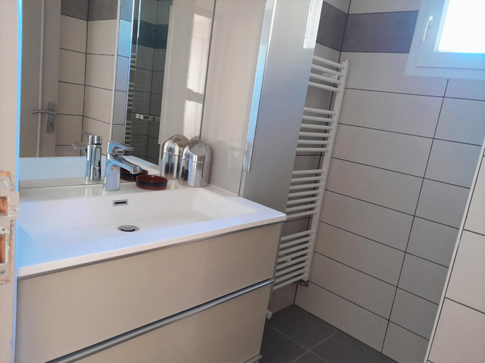 Bathroom 3, La pause sous le pin B&B Chambres d'hotes, Hérault