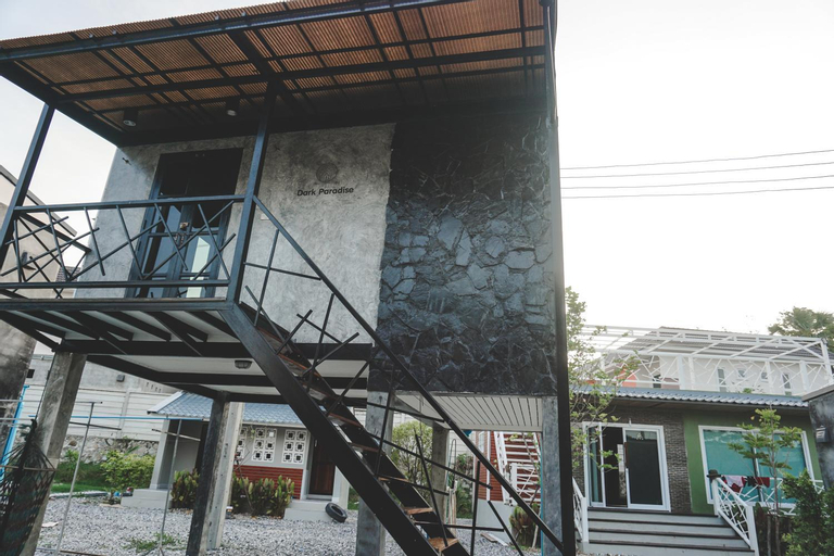 Exterior 8
