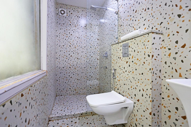 Bathroom 4, Hotel Preet Inn Newly Built Lux Collection Near Nizamuddin Railway Station, Delhi