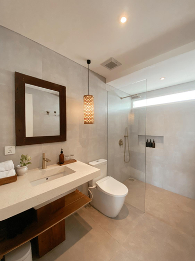 Bathroom 13