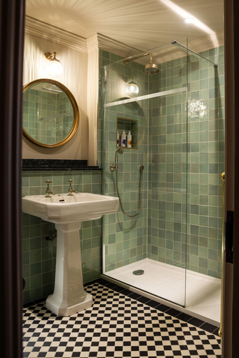 Bathroom 3, The Bedford Arms, Buckinghamshire