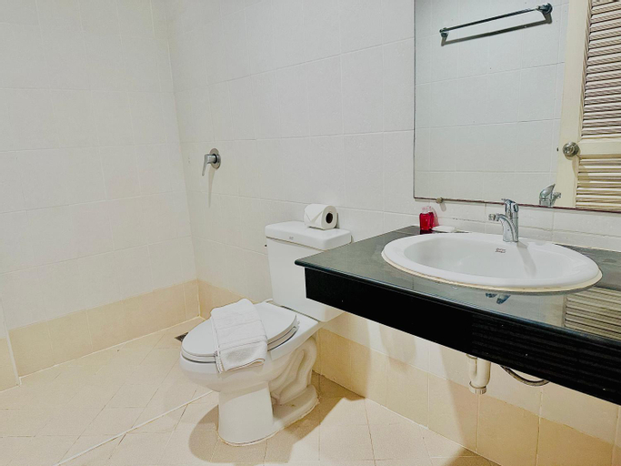 Bathroom 10