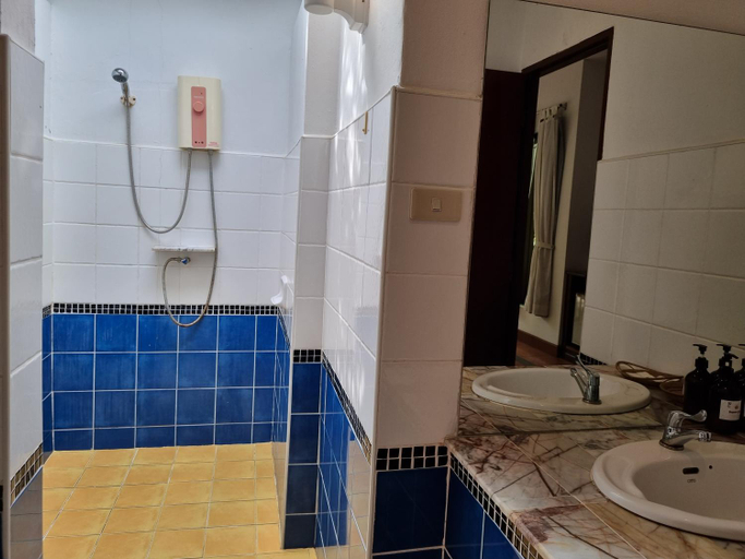 Bathroom 3, Samui Honey Backpacker Bungalow, Ko Samui