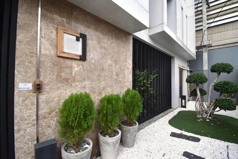 Others 3, BTS 46 - Near BTS Phrakhanong, Khlong Toey