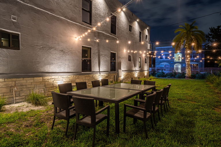 Food & Drinks, Charming Apartment Comfort Awaits, Miami-Dade