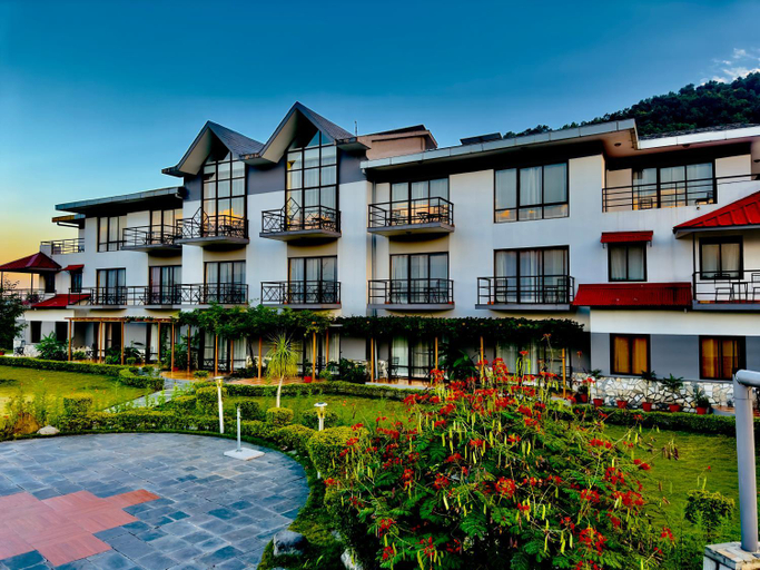 Exterior & Views