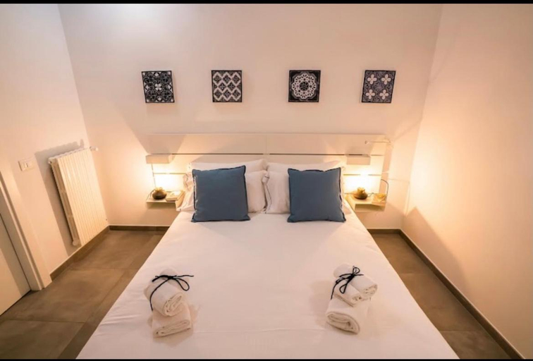 Others 5, Casa Maria Al Porto, Salerno