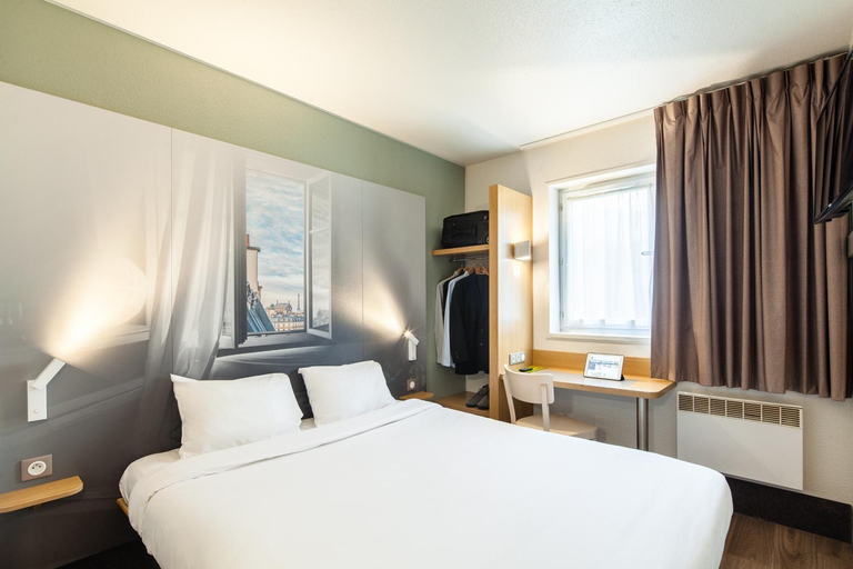 Bedroom, B&B HOTEL Evry Lisses (1), Essonne