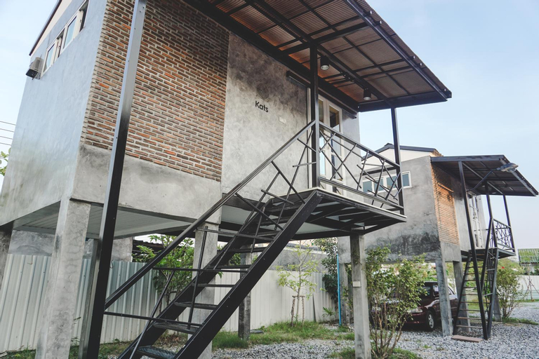 Exterior 7