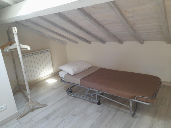 Bedroom 5, AMA AFFITTACAMERE, Savona