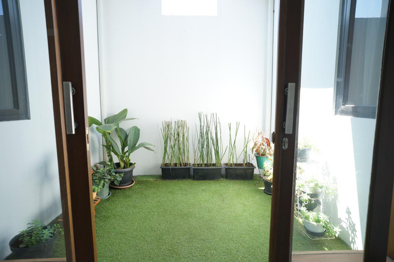 Exterior & Views 11