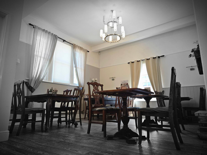 Others 4, The swan at compton, West Berkshire