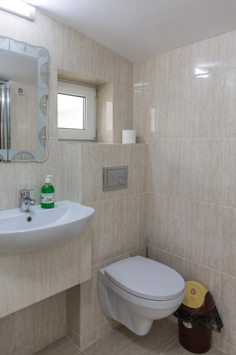 Bathroom 2, Casa Burduhos, Campulung Moldovenesc