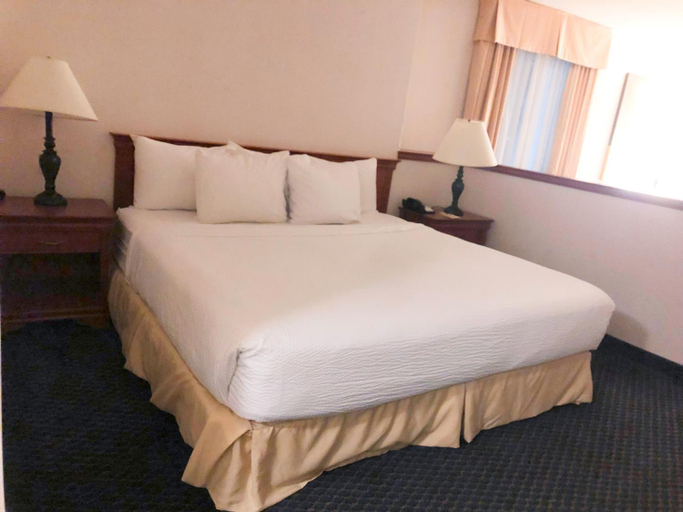 Bedroom 3, Days Inn & Suites by Wyndham Niagara Falls Centre St. By the Falls, Niagara