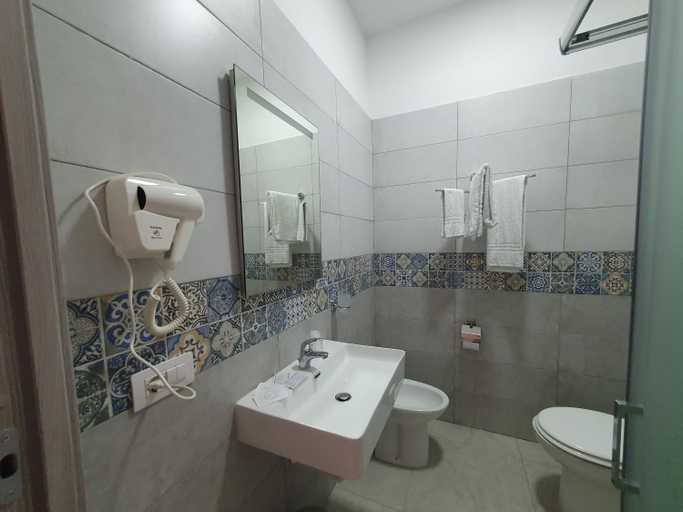 Bathroom 3, Nazionale Dream 2, Napoli