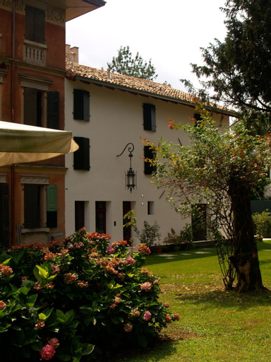 Exterior & Views 21