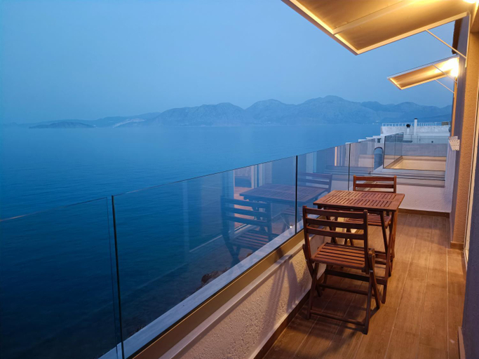 Others 5, 9 Muses, Crete