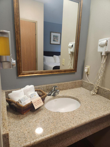 Others 4, Put-in-Bay Resort & Conference Center, Ottawa