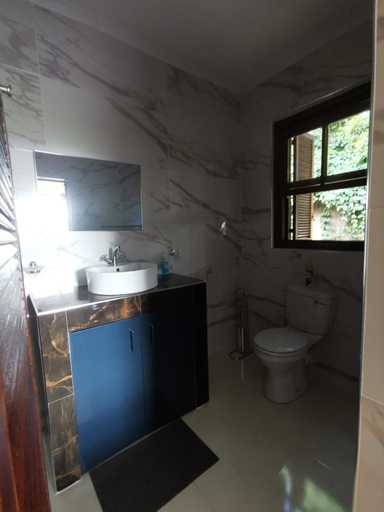 Bathroom 3, Gem of Manor drive, eThekwini
