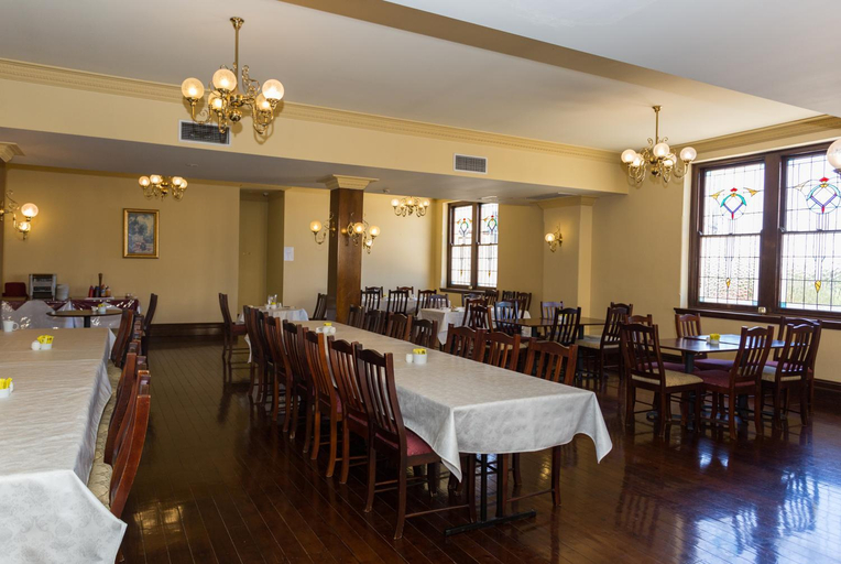 Food & Drinks 5, Palais Royale, Blue Mountains