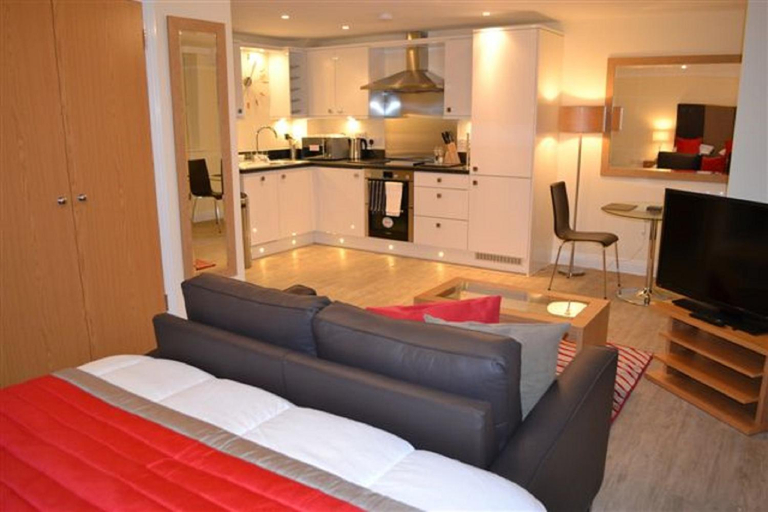 Bedroom, HOF - Central Point Apartments, Hampshire