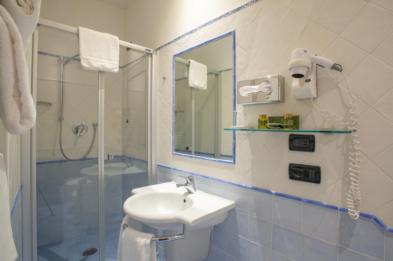 Bathroom 3, Hotel Davanzati, Florence
