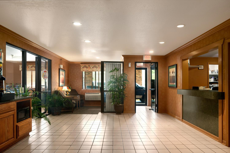 Public Area 2, Super 8 by Wyndham Peoria East, Tazewell