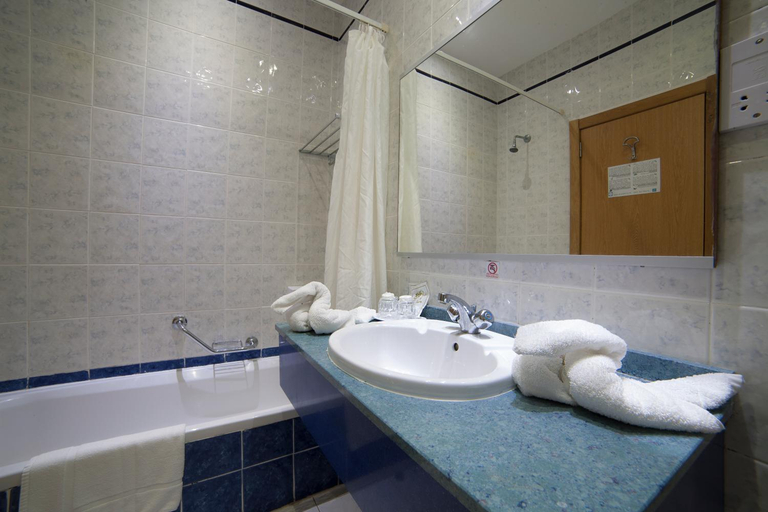 Bathroom 4, Bella Vista Hotel Malta, Saint Paul's Bay