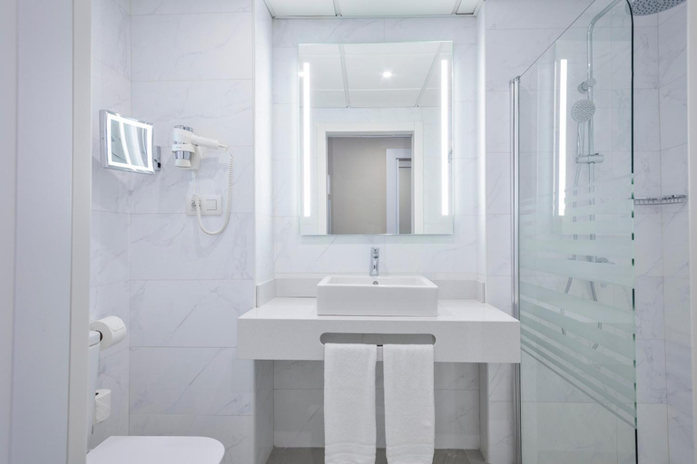 Bathroom 4, Hotel Best Mediterraneo, Tarragona