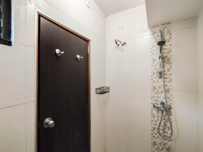 Bathroom 3, Best Deal and Comfy 1BR Apartment Gateway Ahmad Yani Cicadas By Travelio, Bandung